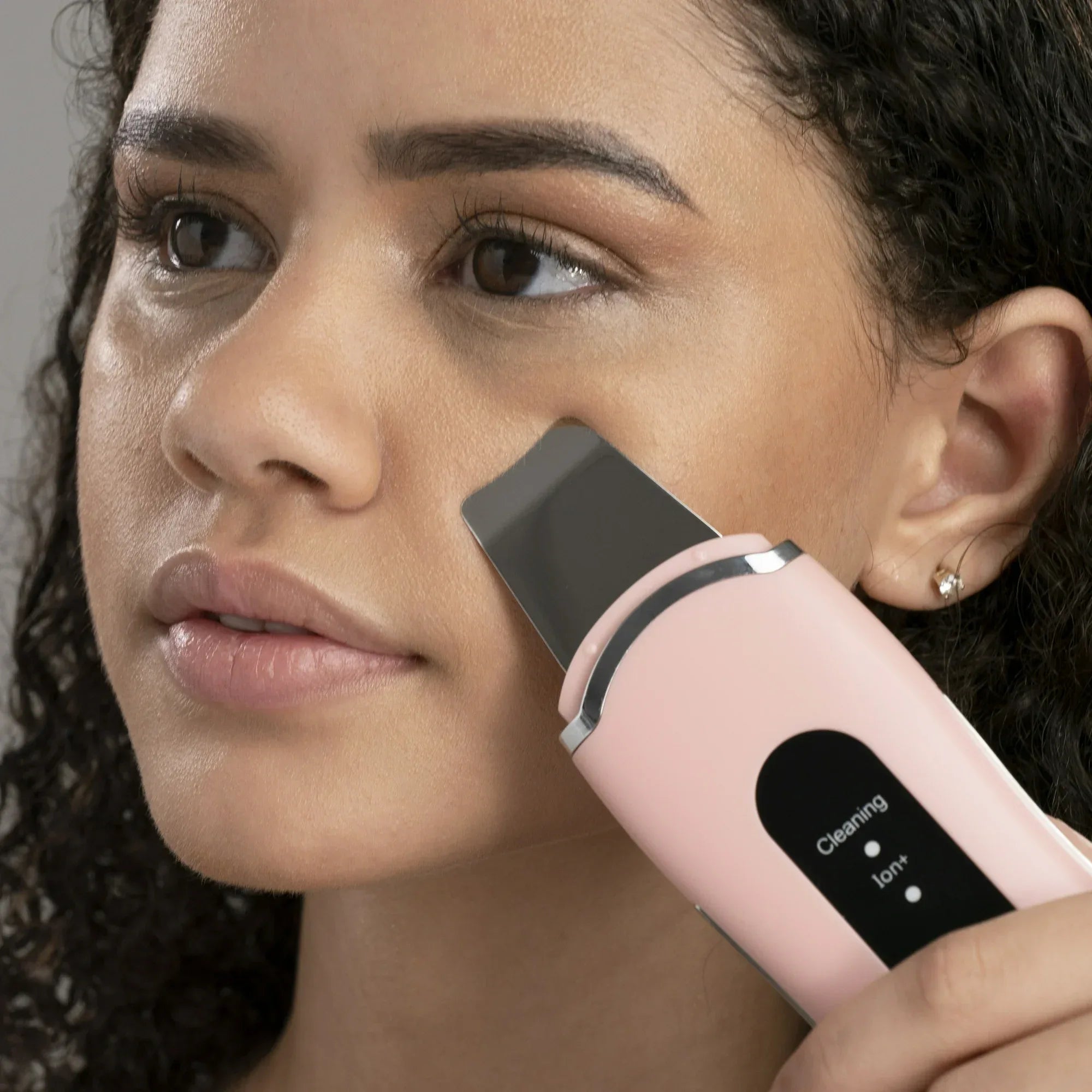 Wholesale Price with free shipping across the USA for Spa Sciences LELA: 4-in-1 Ultrasonic Facial Spatula for deep cleansing, pore extraction, serum infusion, anti-aging, and contouring - Manji Distributors